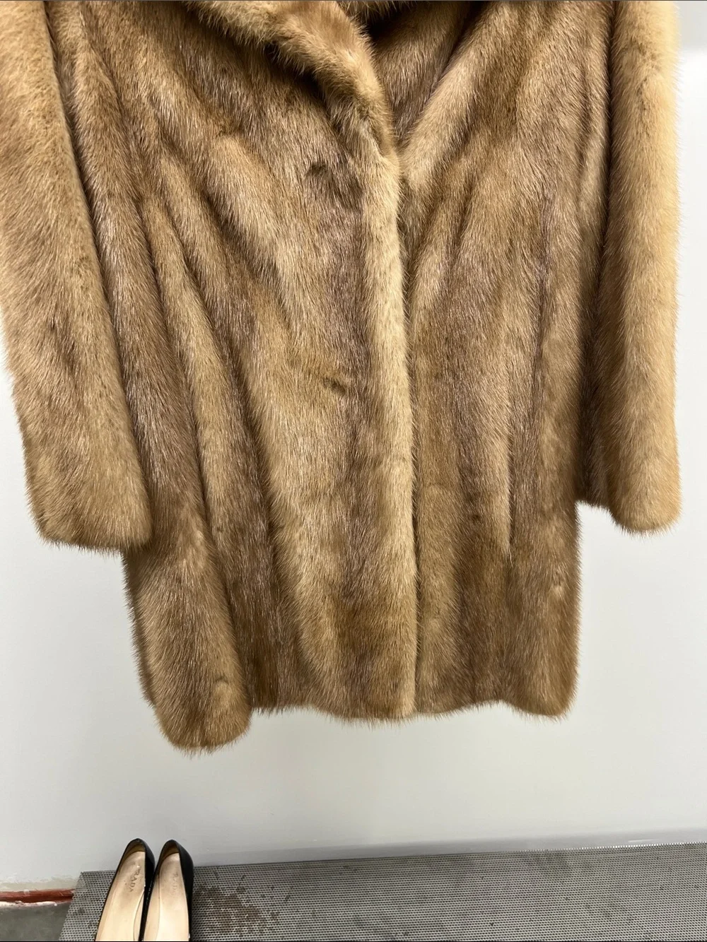 Classic Women’s Fur Coat in Light Brown - Picture 3 of 5